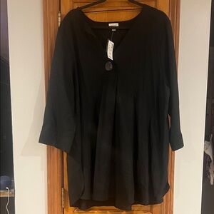 Avenue Black Button-Detail Tunic Top